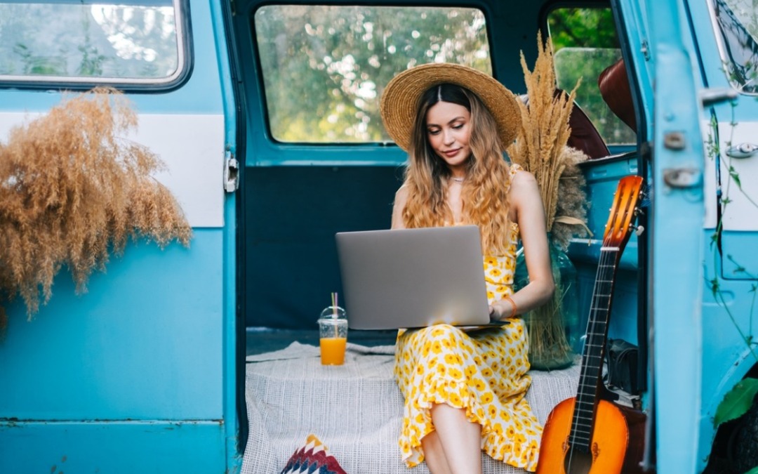 Dlaczego freelancerzy wybierają dorabianie do etatu?