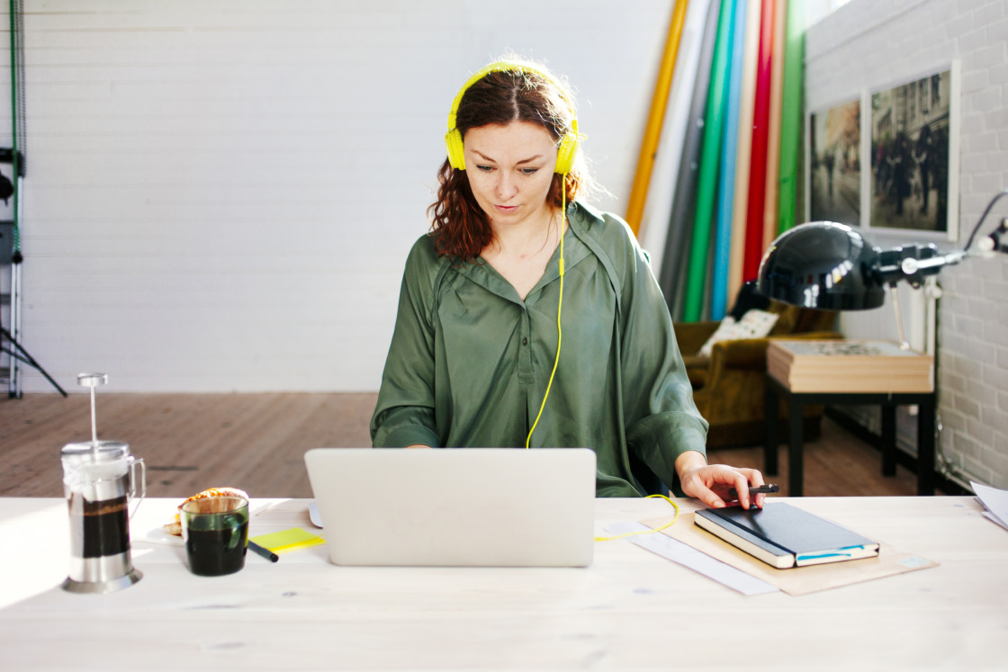 Freelancerka sprawdza, jak znaleźć lepszych klientów jako doświadczona specjalistka | Raport Useme freelancing 2025