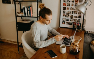 Jak zarabiać jako freelancer w branżach zagrożonych przez AI
